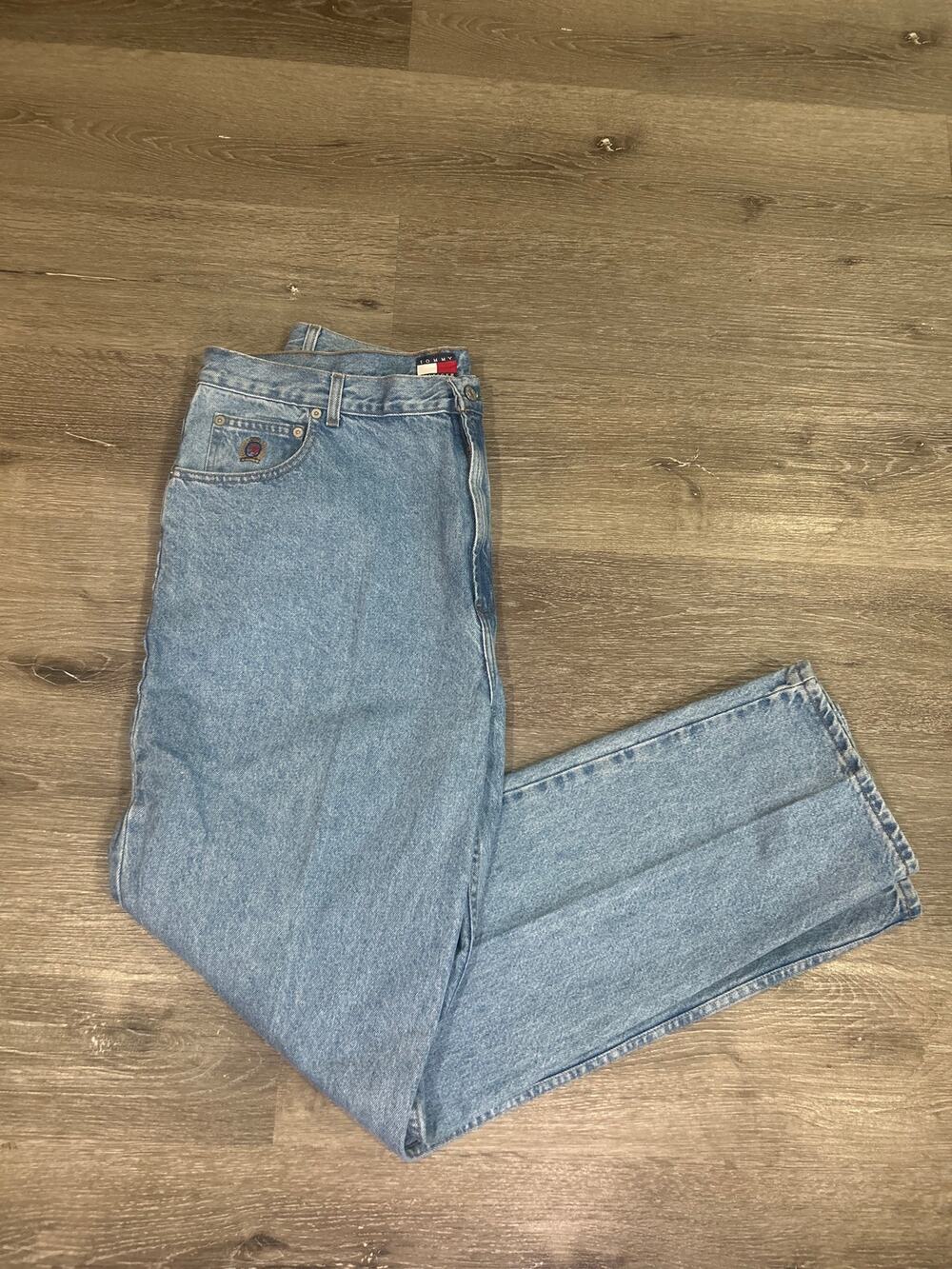 Vintage Tommy Hilfiger Lion Crest Denim Jeans Men's 40 x 34 Light Wash 90s